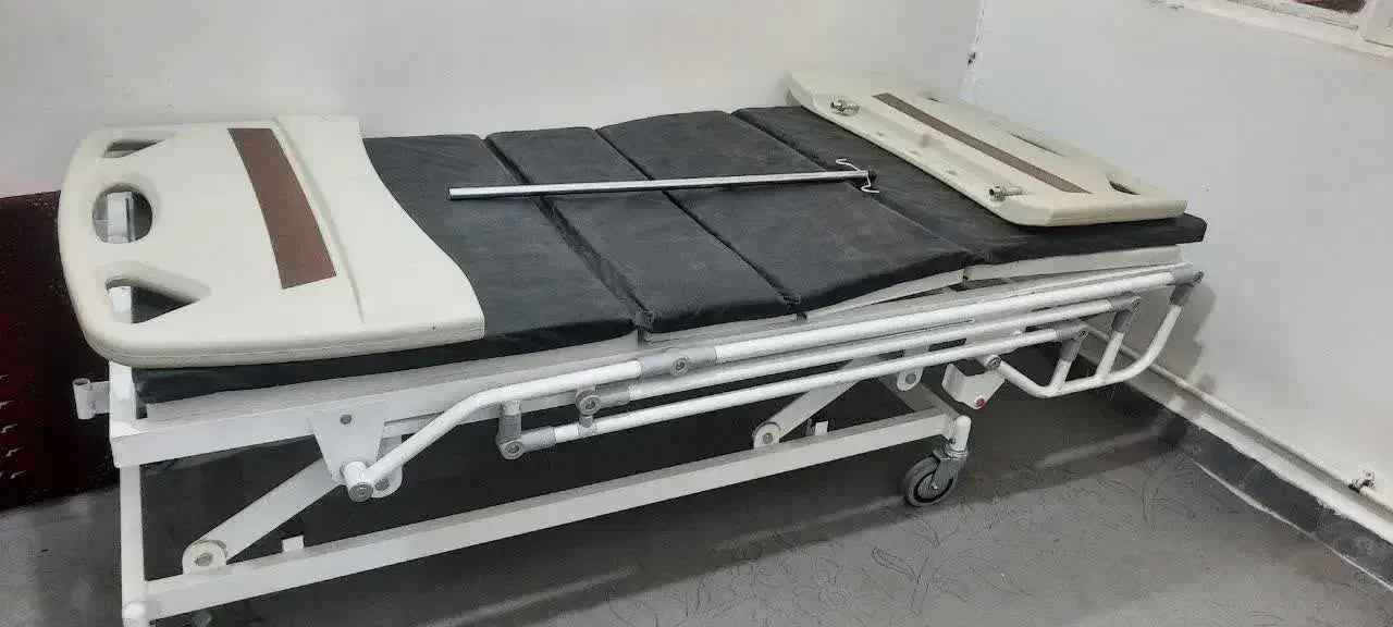 تخت بیمارستانی|پزشکی|بومهن, |دیوار