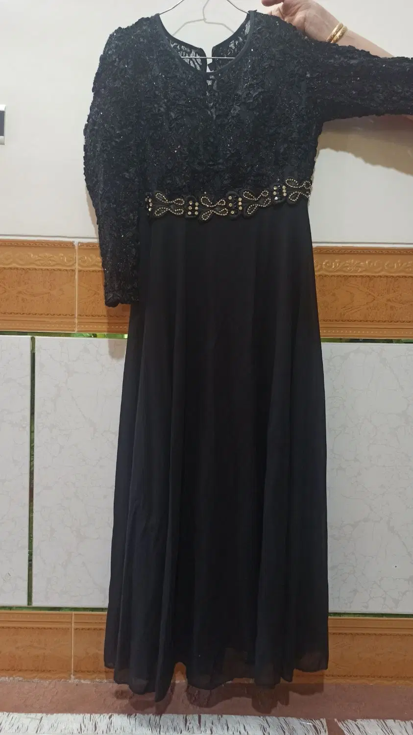 لباس مجلسی|لباس|لنجان, |دیوار