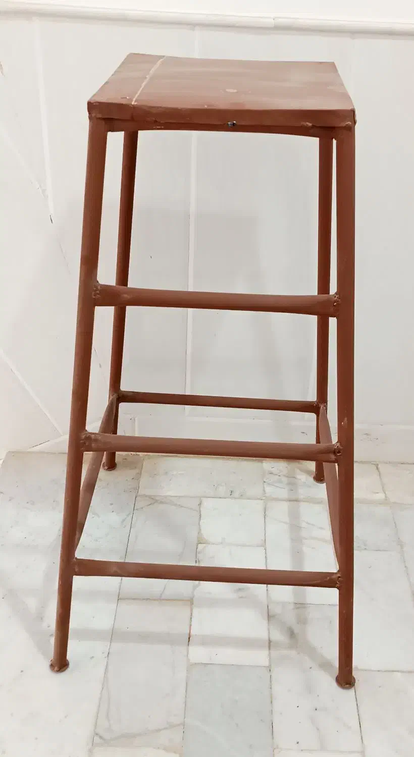 چهارپایه بسیار سبک|صندلی و نیمکت|میبد, |دیوار