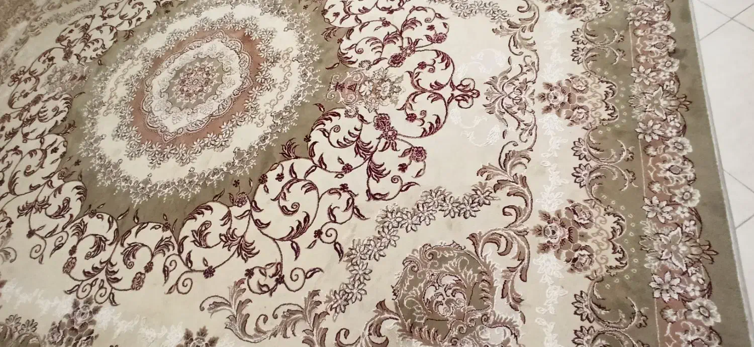 فرش ۱۲ و ۶ و پادری گرد یک متری|فرش|سمنان, |دیوار