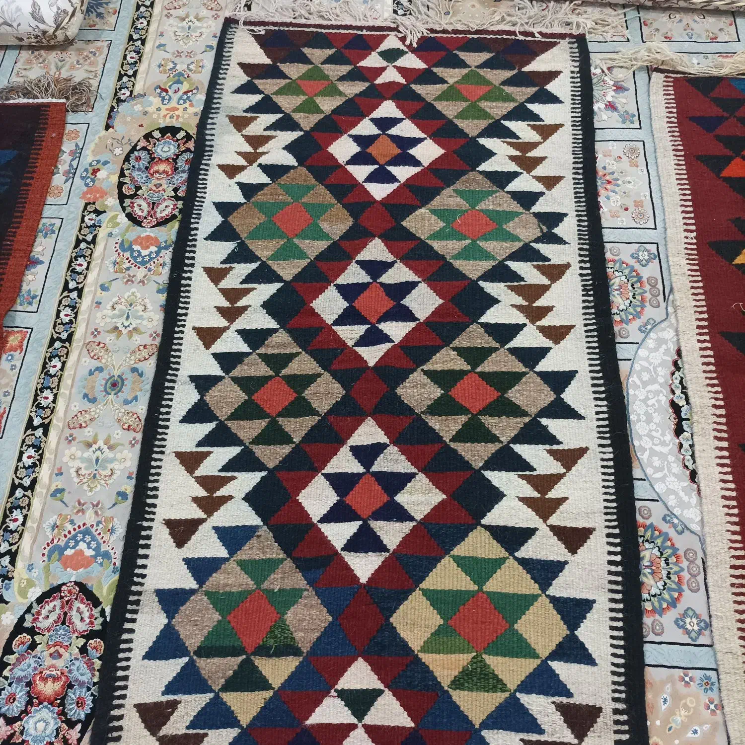 گلیم سنتی دست بافت|گلیم، جاجیم، گبه|خرم‌آباد, |دیوار