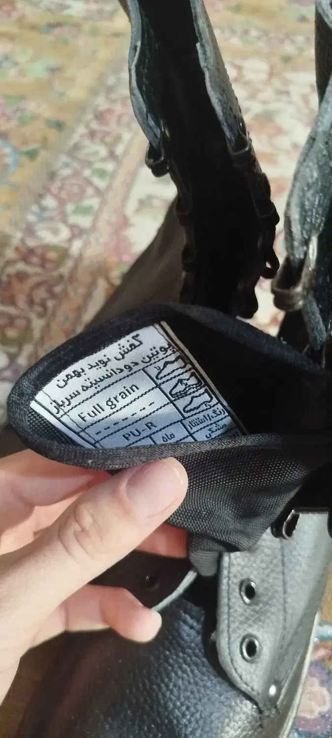 پوتین|کیف، کفش، کمربند|پیشوا, |دیوار