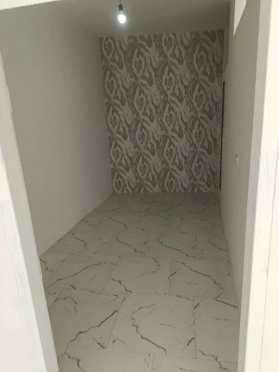 نصب کاغذ دیواری نصاب کاغذ دیواری وپوستر|خدمات پیشه و مهارت|کرج, باغستان|دیوار