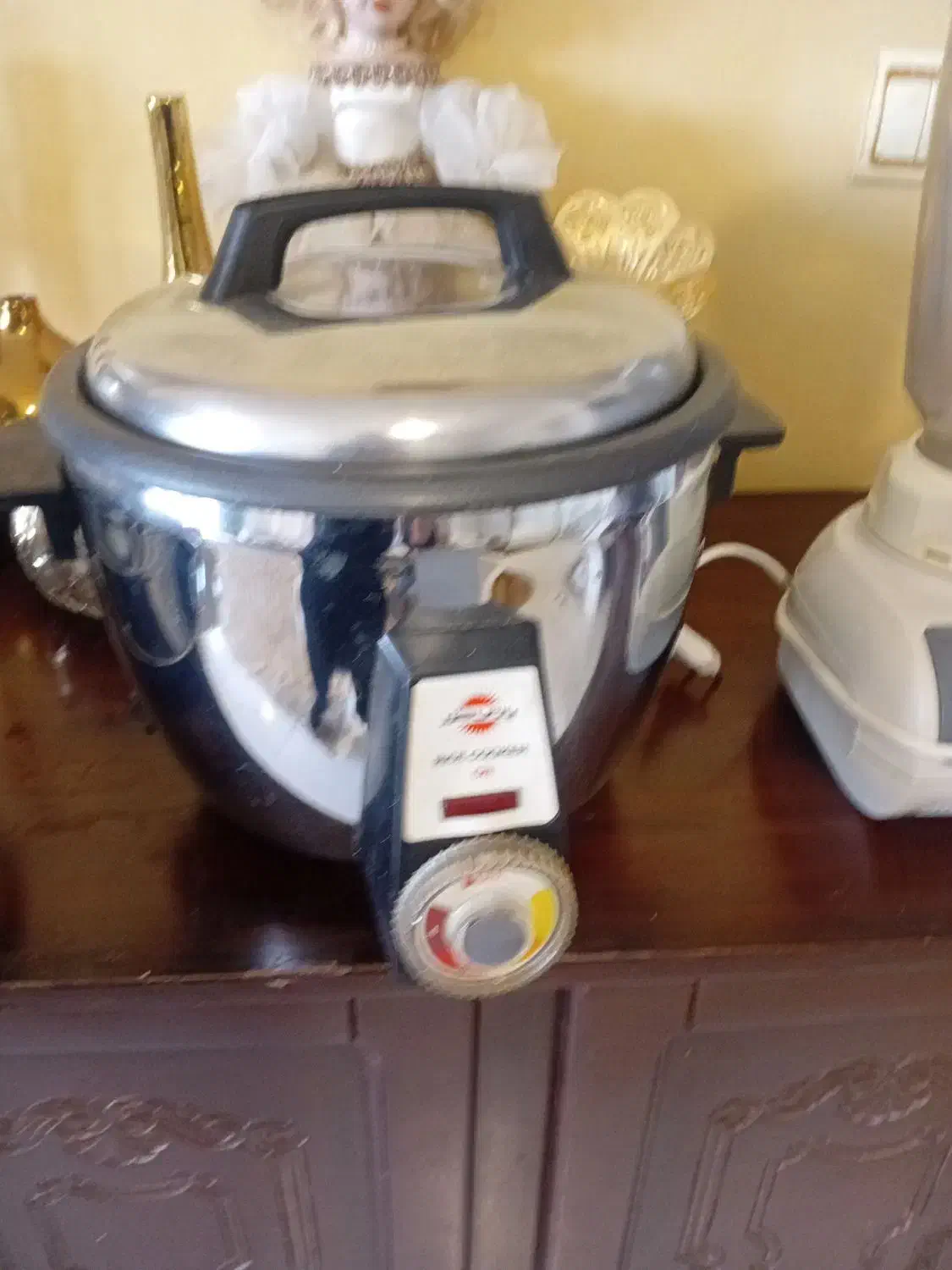 چرخ گوشت ،مخلوط کن ، هواپز، پلو پز و سرخ کن|سایر لوازم برقی|پرند, فاز ۶|دیوار