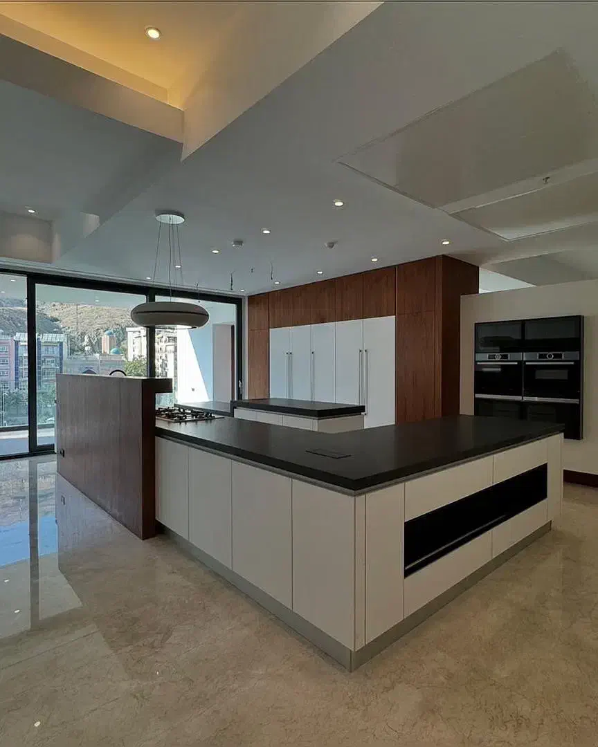 215 متر نیاوران/ ویو سراسری / کلید نخورده