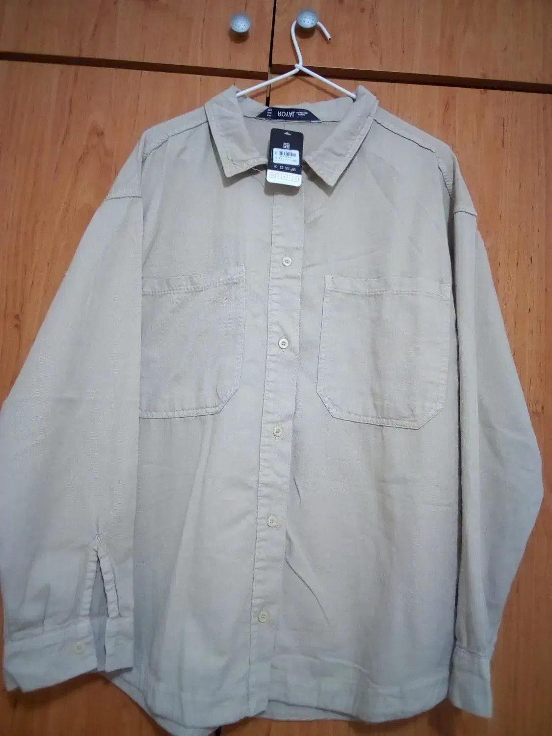 یک عدد مانتو به همراه شال|لباس|رشت, دروازه لاکان|دیوار