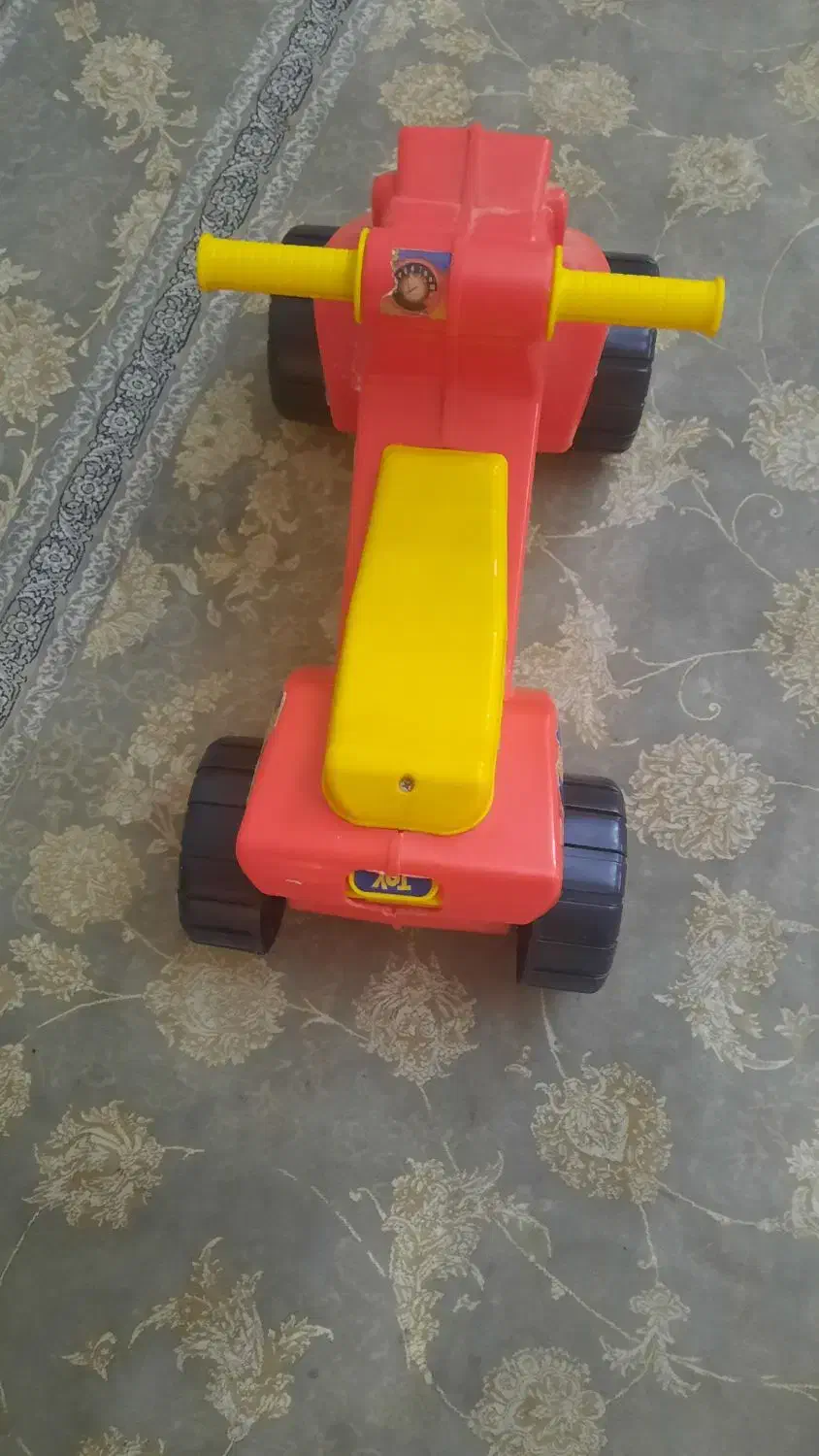 چهار چرخ|اسباببازی بچه|فردیس, فرامرزیه|دیوار