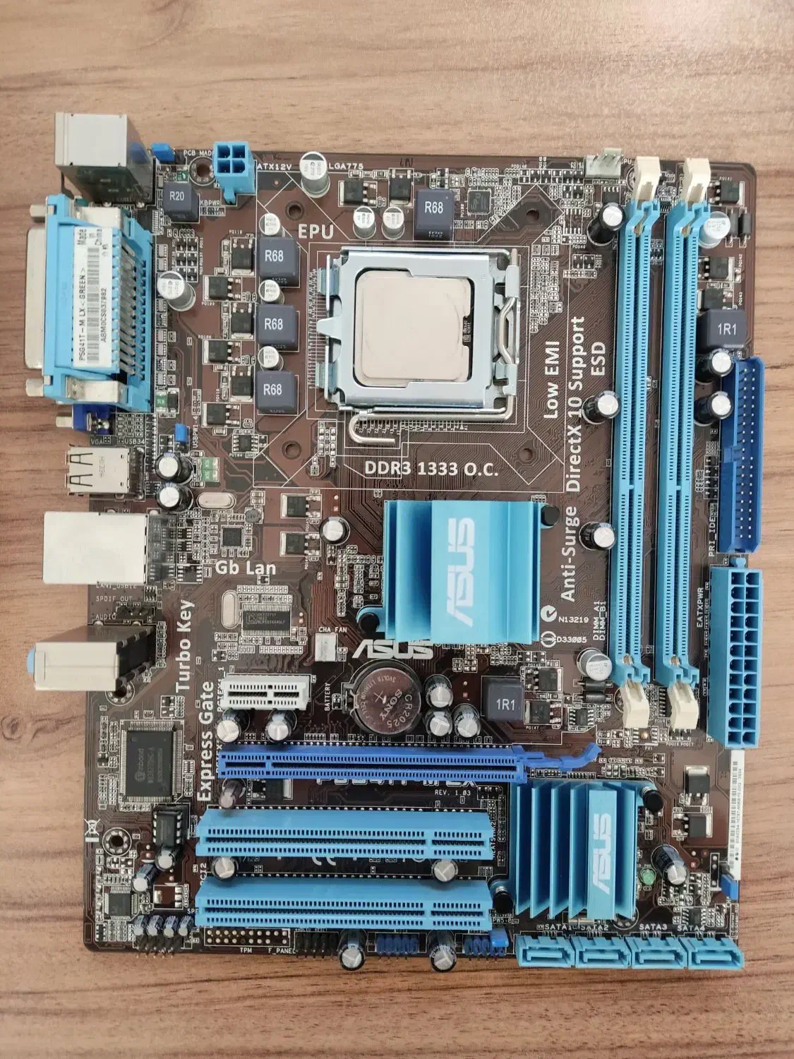 مادربرد asus ddr3 دارای گرافیک آنبرد|قطعات و لوازم جانبی رایانه|خمینیشهر, |دیوار