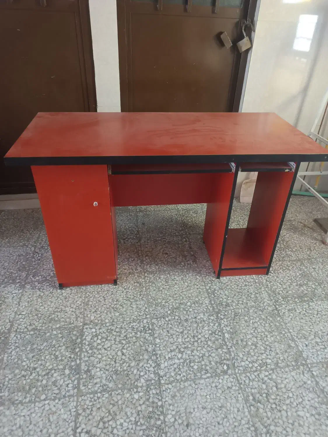 میز تحریر|میز تحریر و کامپیوتر|اقبالیه, |دیوار