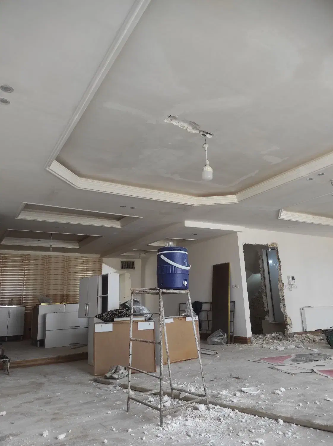 نقاشی ساختمان (رنگ کاری)|خدمات پیشه و مهارت|دورود, |دیوار