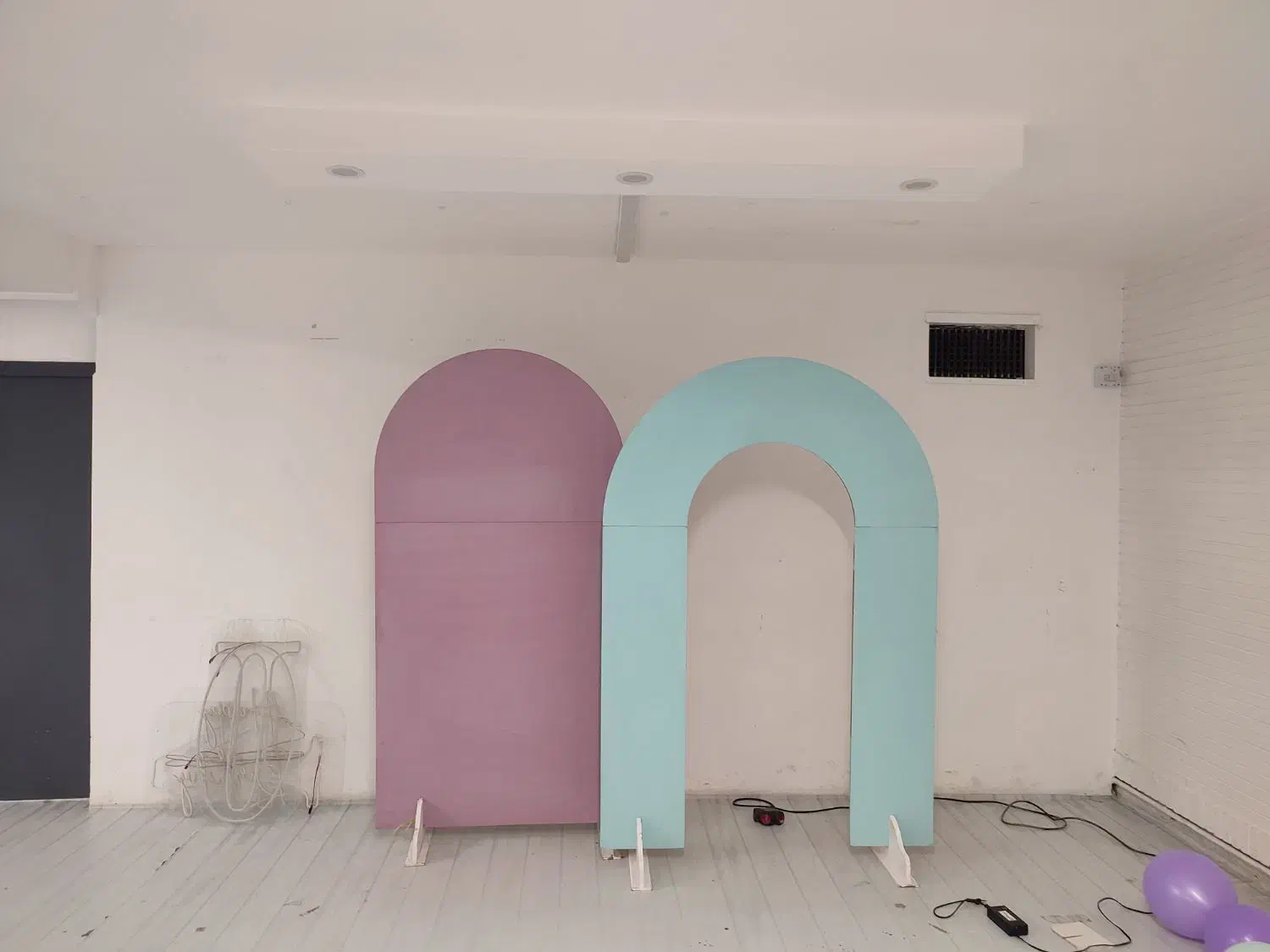 فروش بک گراند چوبی بادکنک آرایی|اسباب‌‌بازی|اصفهان, ارغوانیه|دیوار