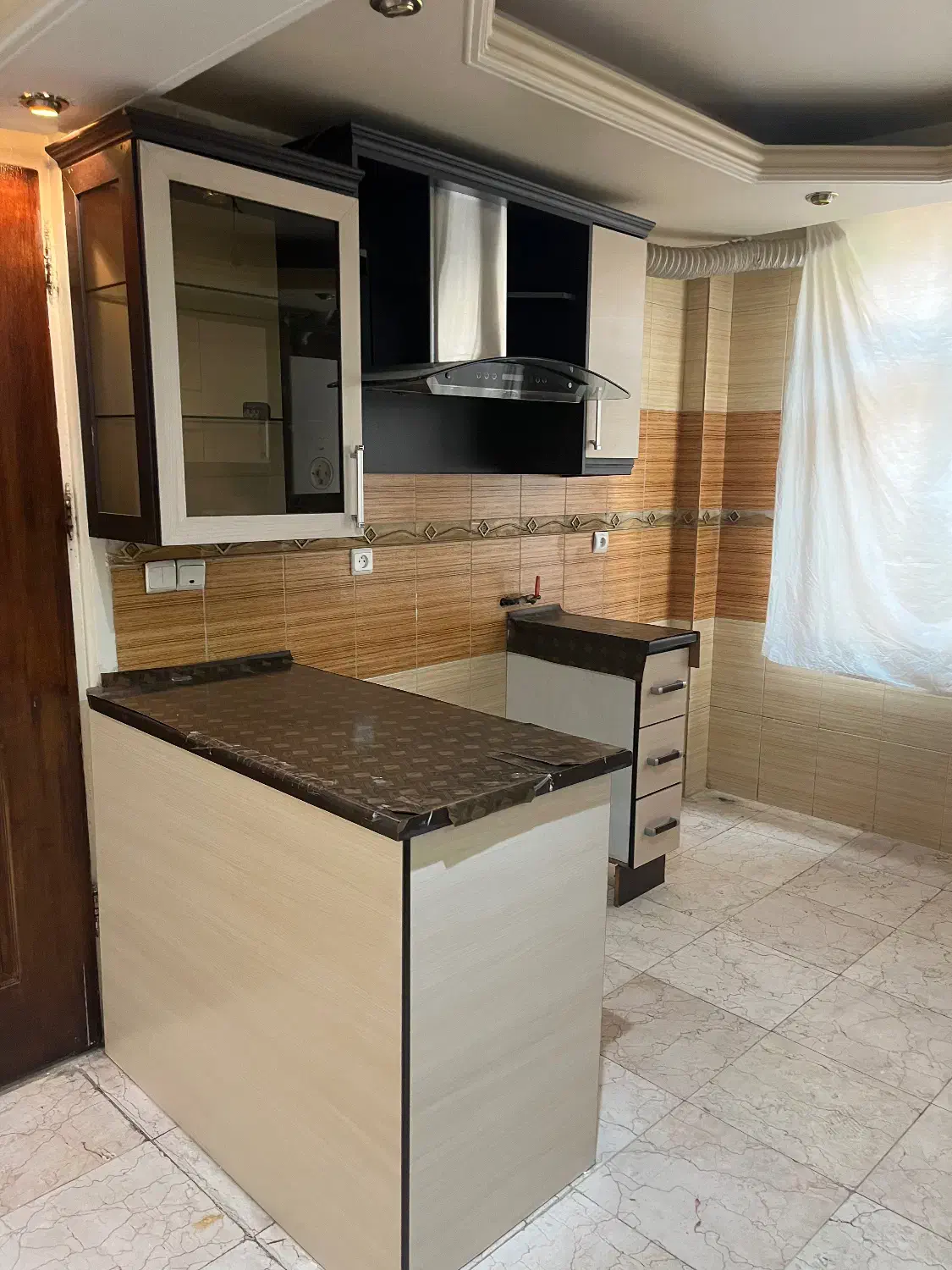 ۷۵ متر/حیلط خلوت/پارکینگ/پیروزی خ زینتی افخم