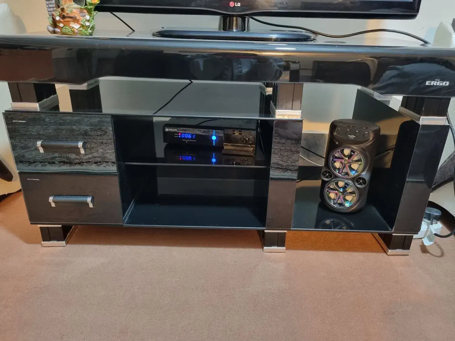 میز تلویزیون|میز تلویزیون|نی‌ریز, |دیوار