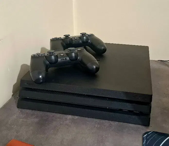 PS4 PRO پلی استیشن ۴ پرو تمیز دو دسته با بازی|کنسول، بازی ویدئویی و آنلاین|تهران, مجیدآباد|دیوار