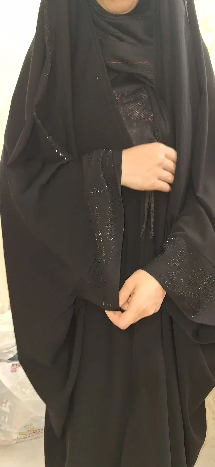 چادر مشکی|لباس|مشهد, تربیت (صدف)|دیوار