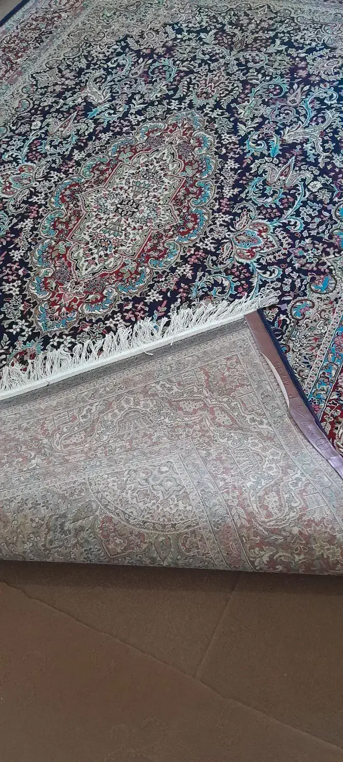 فرش ۶متری ابریشمی ۱۲۰۰شانه تراکم بالا|فرش|چالوس, |دیوار