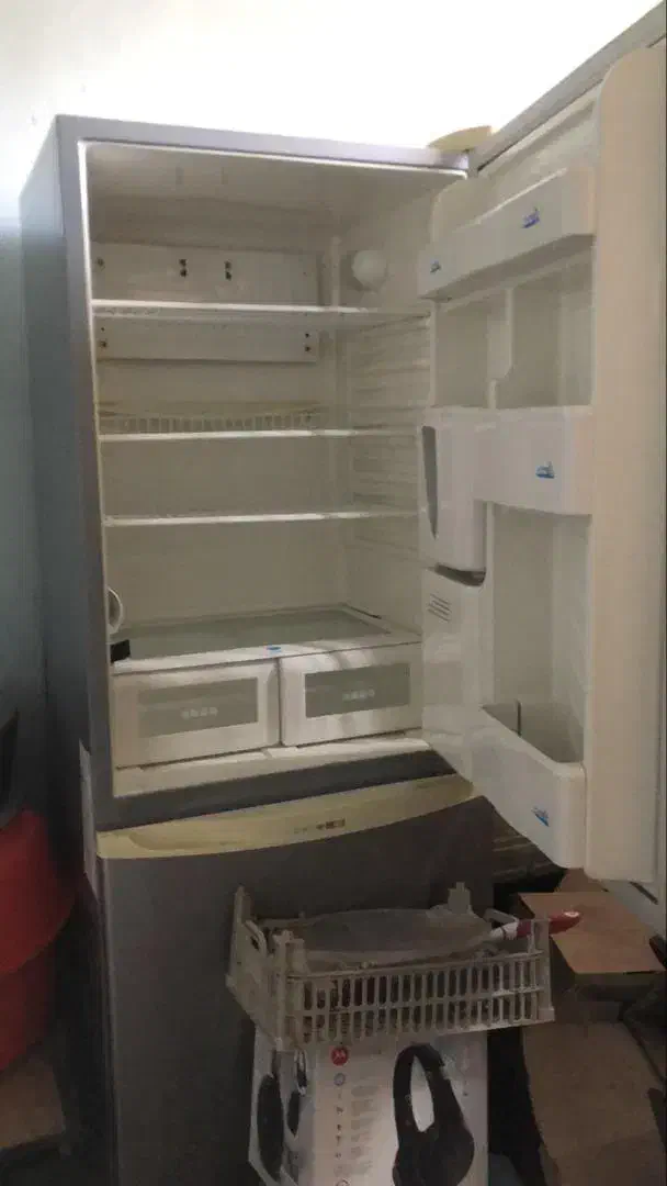 یخچال فریزر  در حد نو  کمتر دوسال کار کرده|یخچال و فریزر|آباده, |دیوار