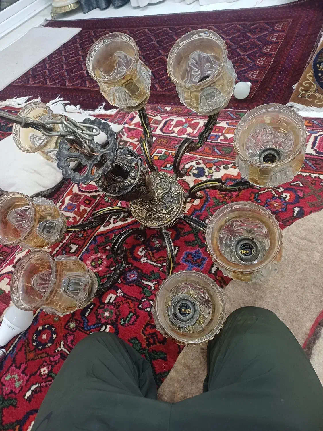 یک عدد لوستر قدیمی حدود۱۵کیلو وزن دارد|لوستر و چراغ آویز|رباطکریم, رباطکریم|دیوار