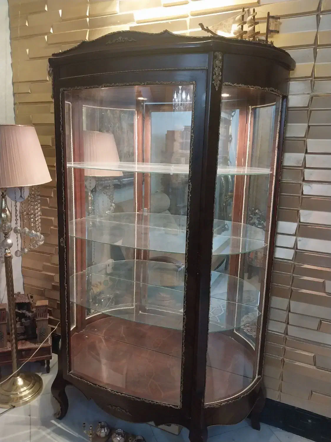 ویترین کریستال و آباژور و ساعت|بوفه، ویترین، کنسول|پردیس, فاز ۲|دیوار