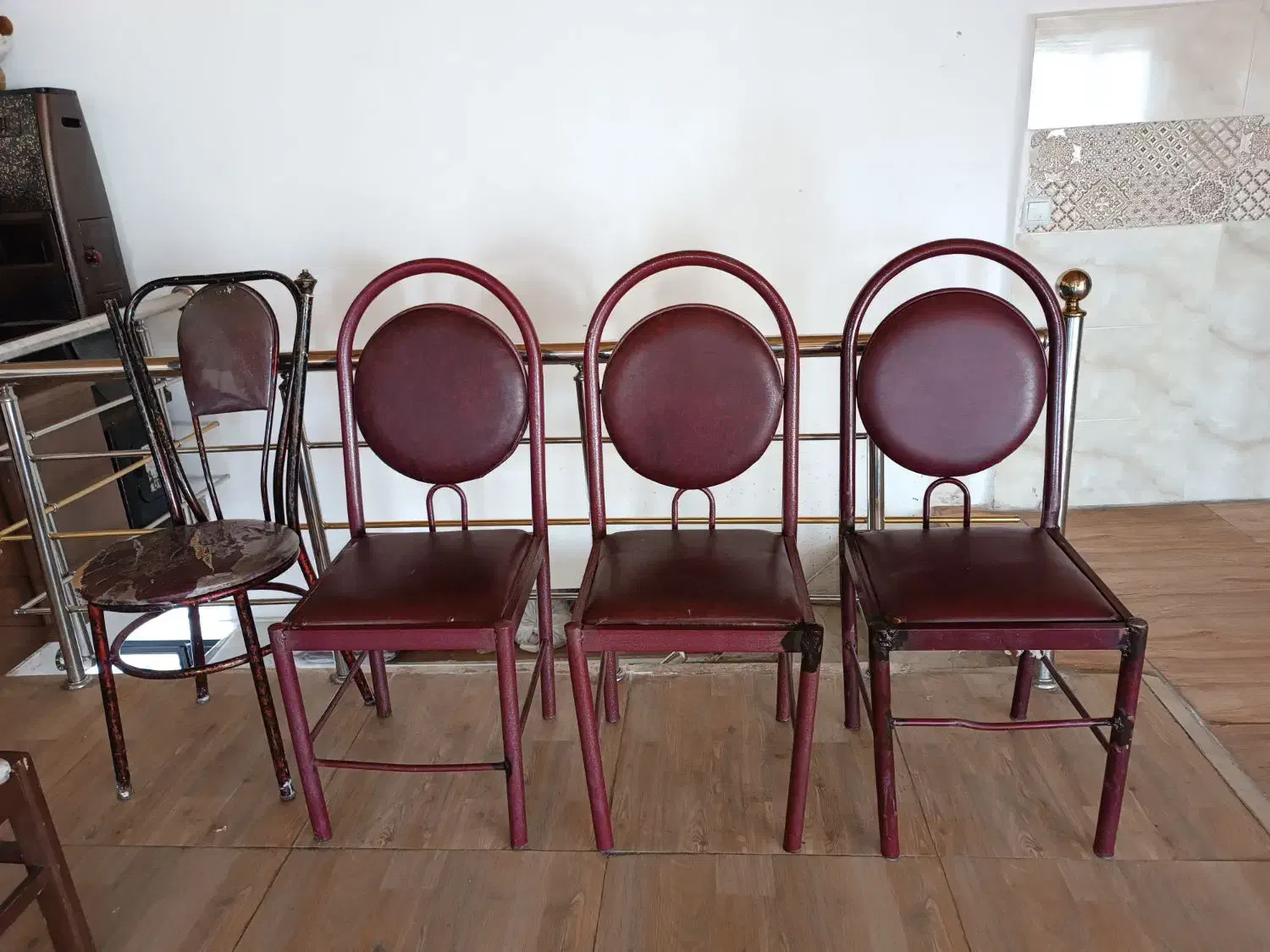 صندلی چوبی ،فلزی ،|میز و صندلی غذاخوری|باسمنج, |دیوار