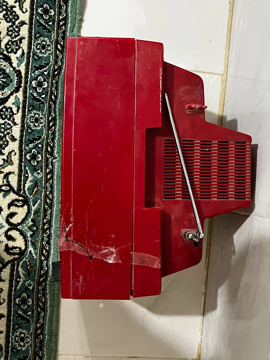 تلوزیون قدیمی|کلکسیون اشیاء عتیقه|ابریشم, |دیوار