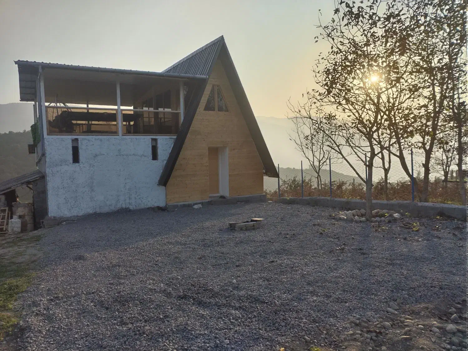 کلبه جنگلی سوئیسی استخردار|اجارهٔ کوتاهمدت ویلا و باغ|زیرآب, |دیوار