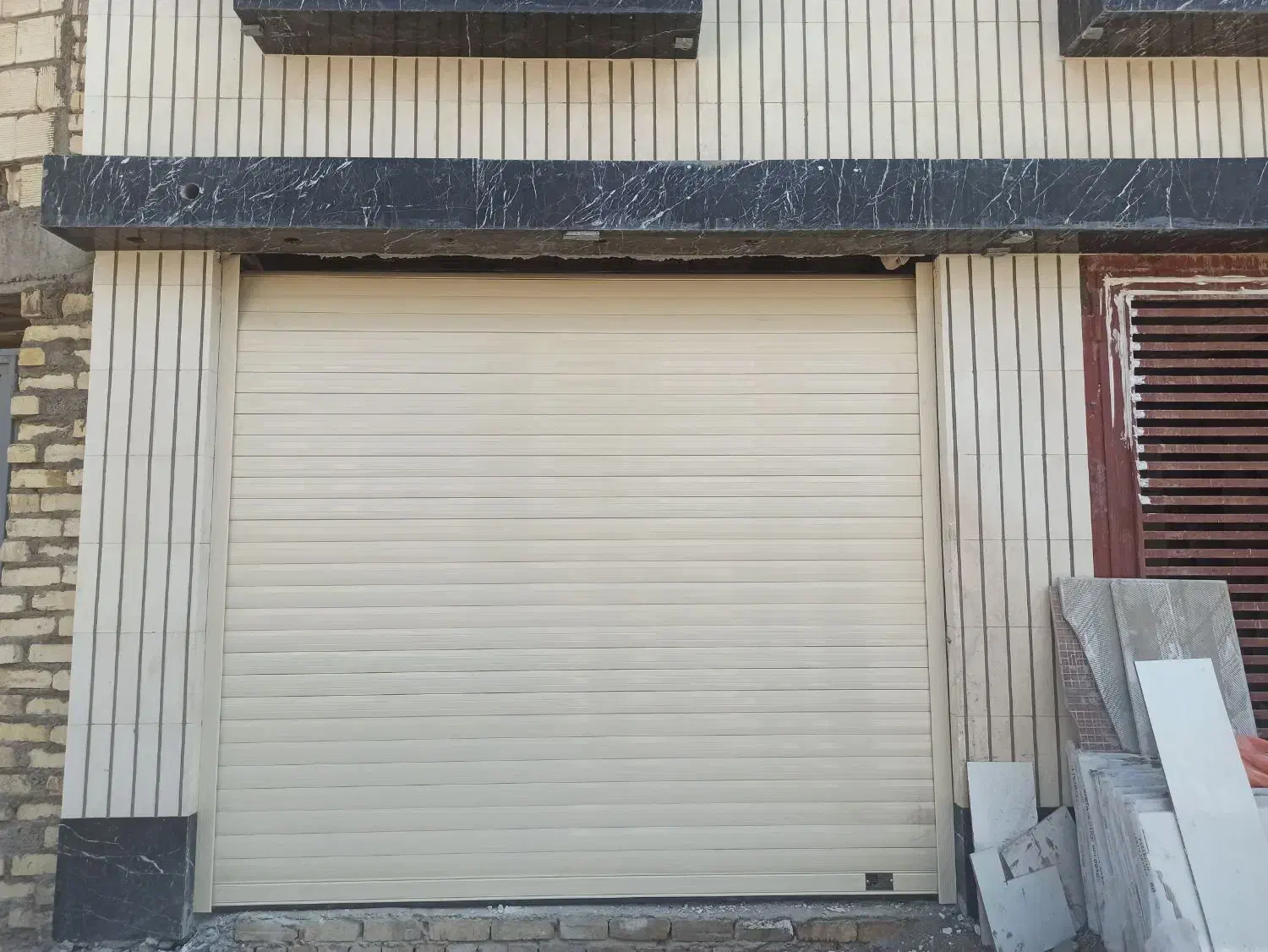 کرکره برقی،شیشه سکوریت پویا سازه|خدمات پیشه و مهارت|کاشان, دشت لتحر|دیوار