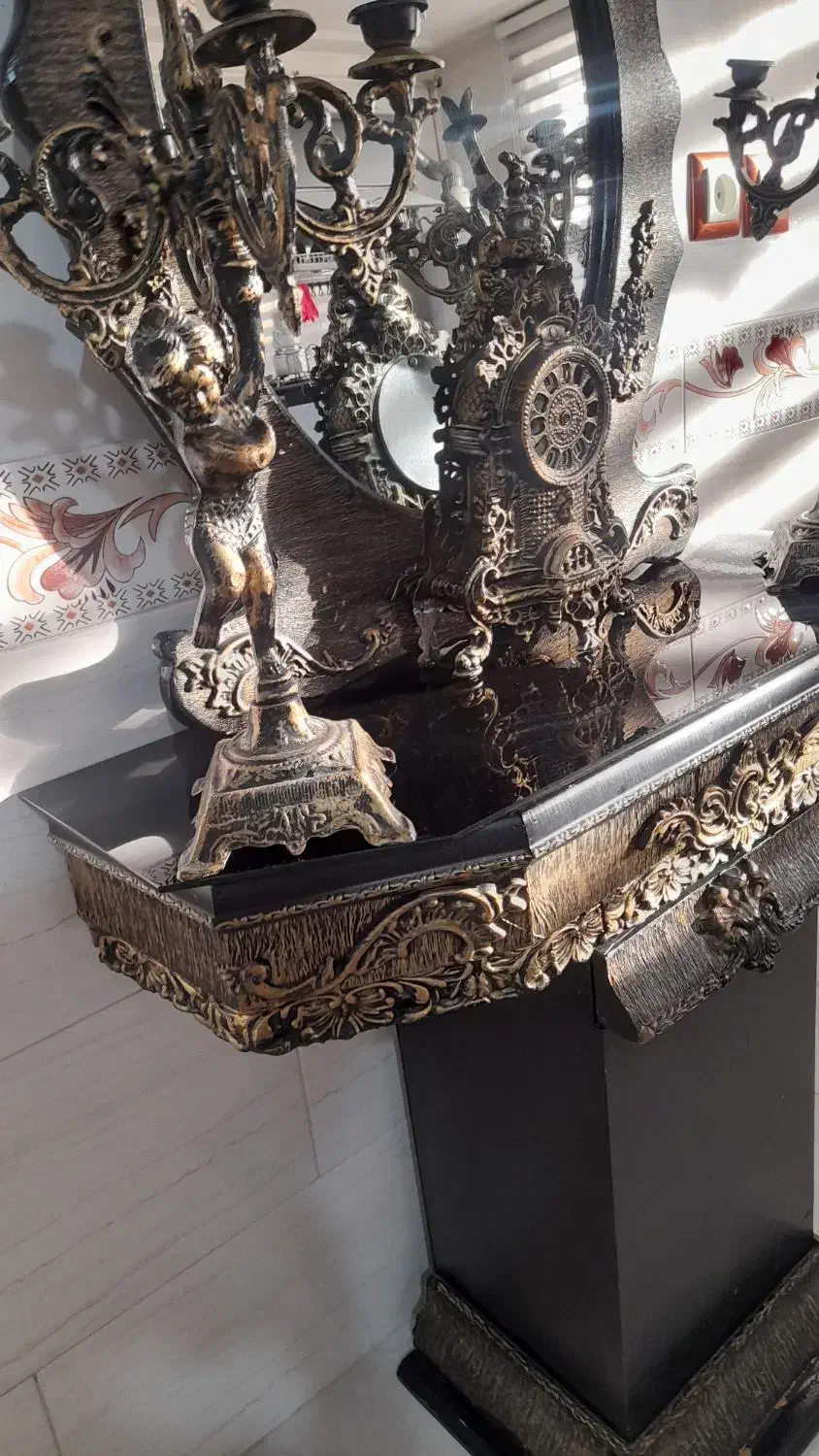 آینه و شمدان|آینه|آبیک, |دیوار