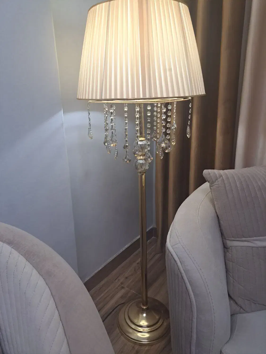 آباژور قدی سالنی|چراغ خواب و آباژور|رشت, نیکمرام|دیوار