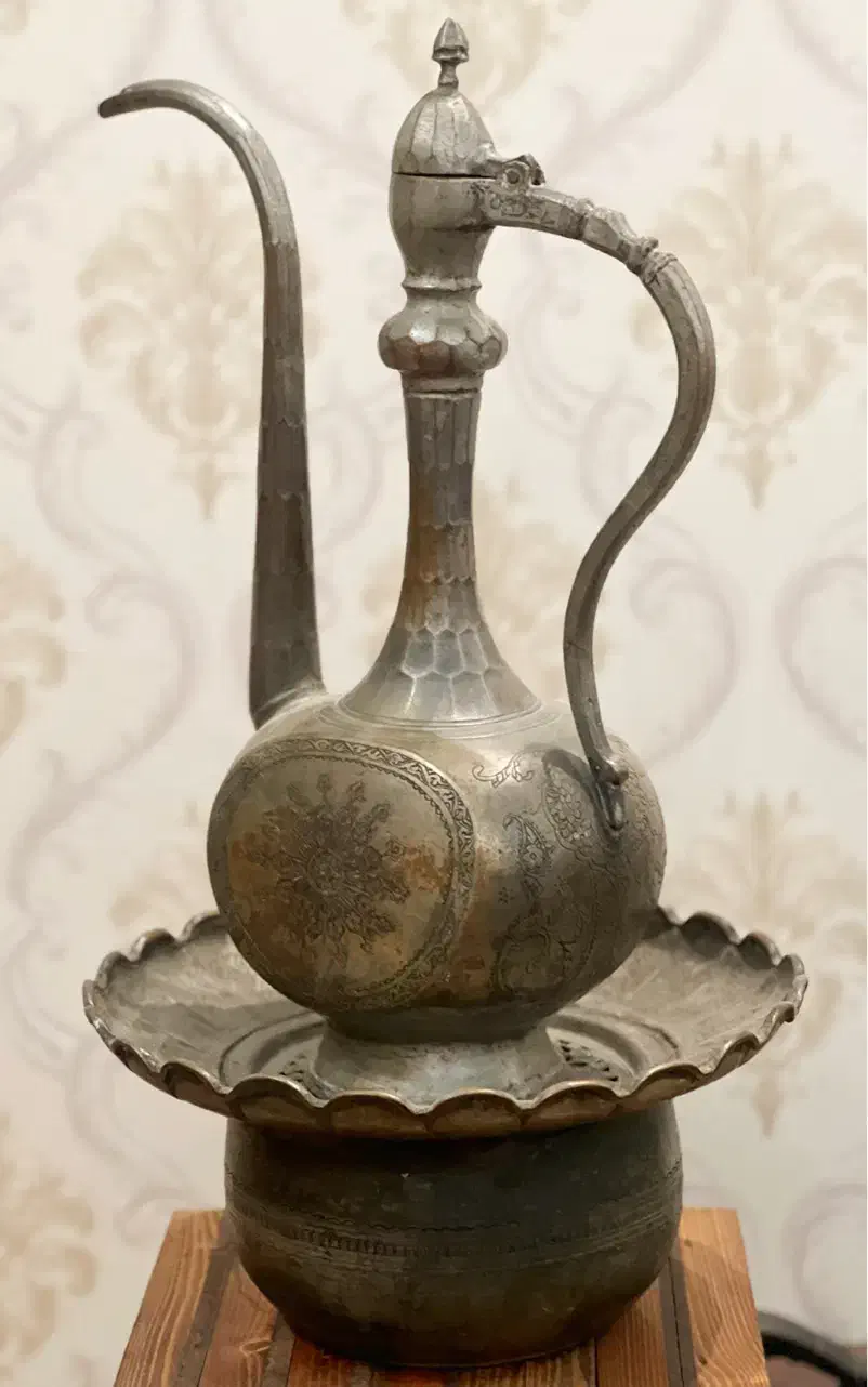 آفتابه لگن قلمکاری یزد|کلکسیون اشیاء عتیقه|یزد, |دیوار