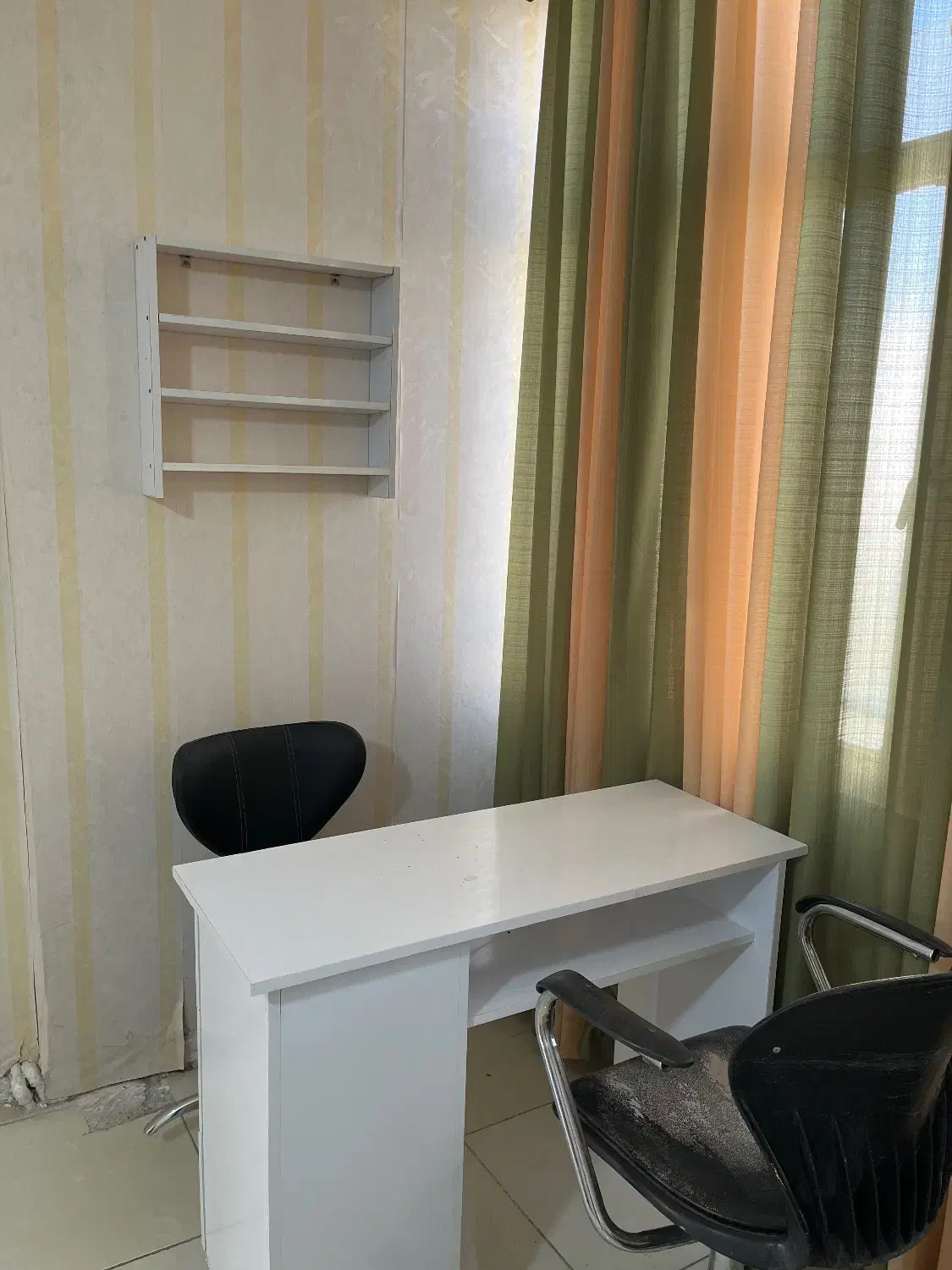 اجاره میز ناخن کار،تخت مژه کار ،کراتین کار|اجارهٔ کوتاه‌مدت دفتر کار و فضای آموزشی|کرج, کیانمهر|دیوار