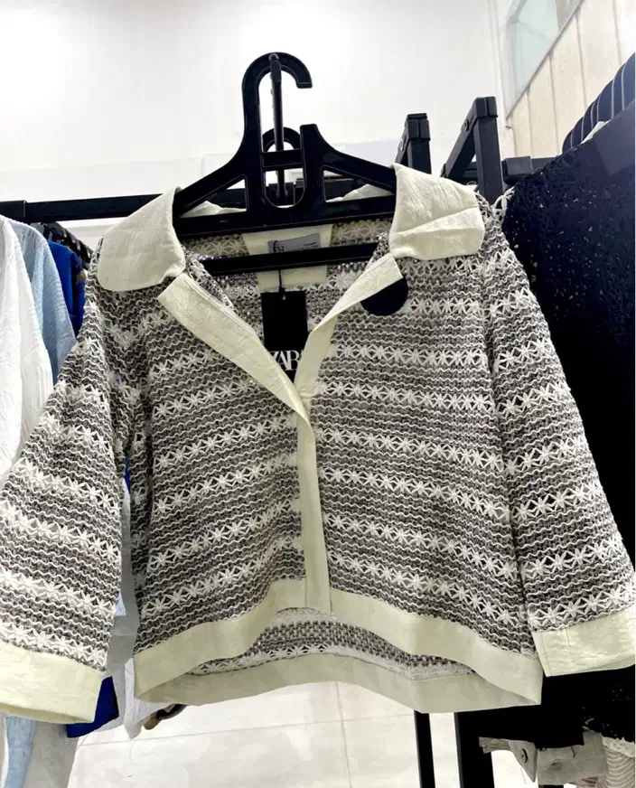 پیراهن|لباس|یاسوج, |دیوار