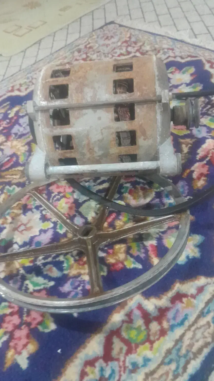 موتورایتالیایی تسمه و فولی بزرگ لباسشویی|ماشین لباسشویی و خشککن لباس|رودسر, |دیوار