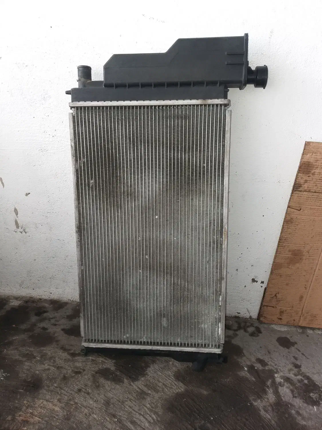 رادیاتور آب دنا و سمند ملی|قطعات یدکی و لوازم جانبی|رشت, آتشگاه|دیوار