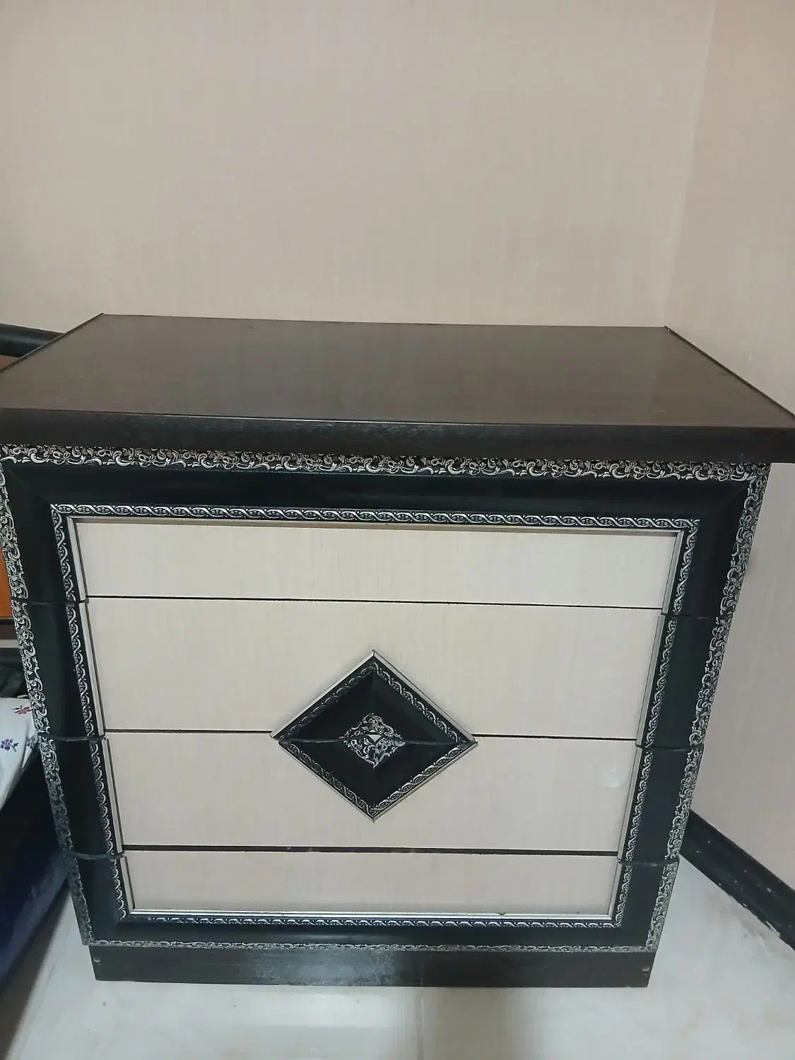 دراور|جاکفشی، کمد، دراور|صدرا-فارس, فاز ۱|دیوار