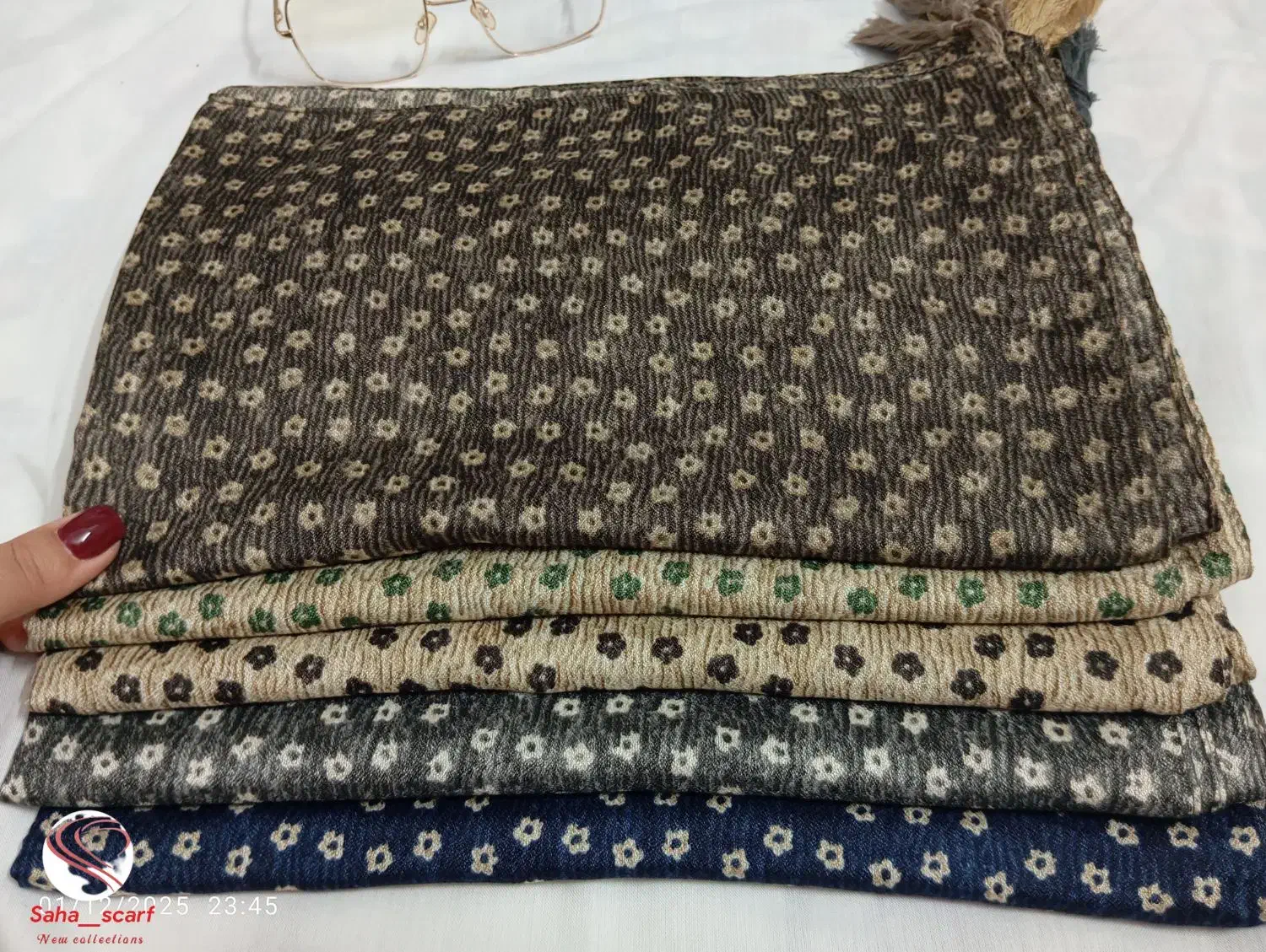 شال و روسری|لباس|رباط‌کریم, رباط‌کریم|دیوار