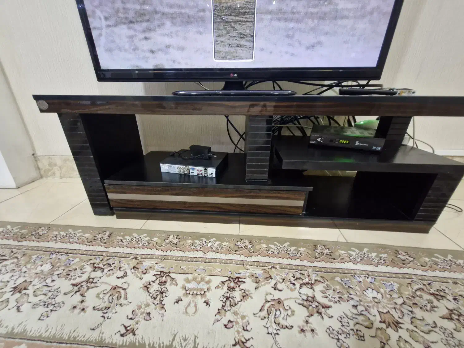 میز تلویزیون|میز تلویزیون|صومعه‌سرا, |دیوار