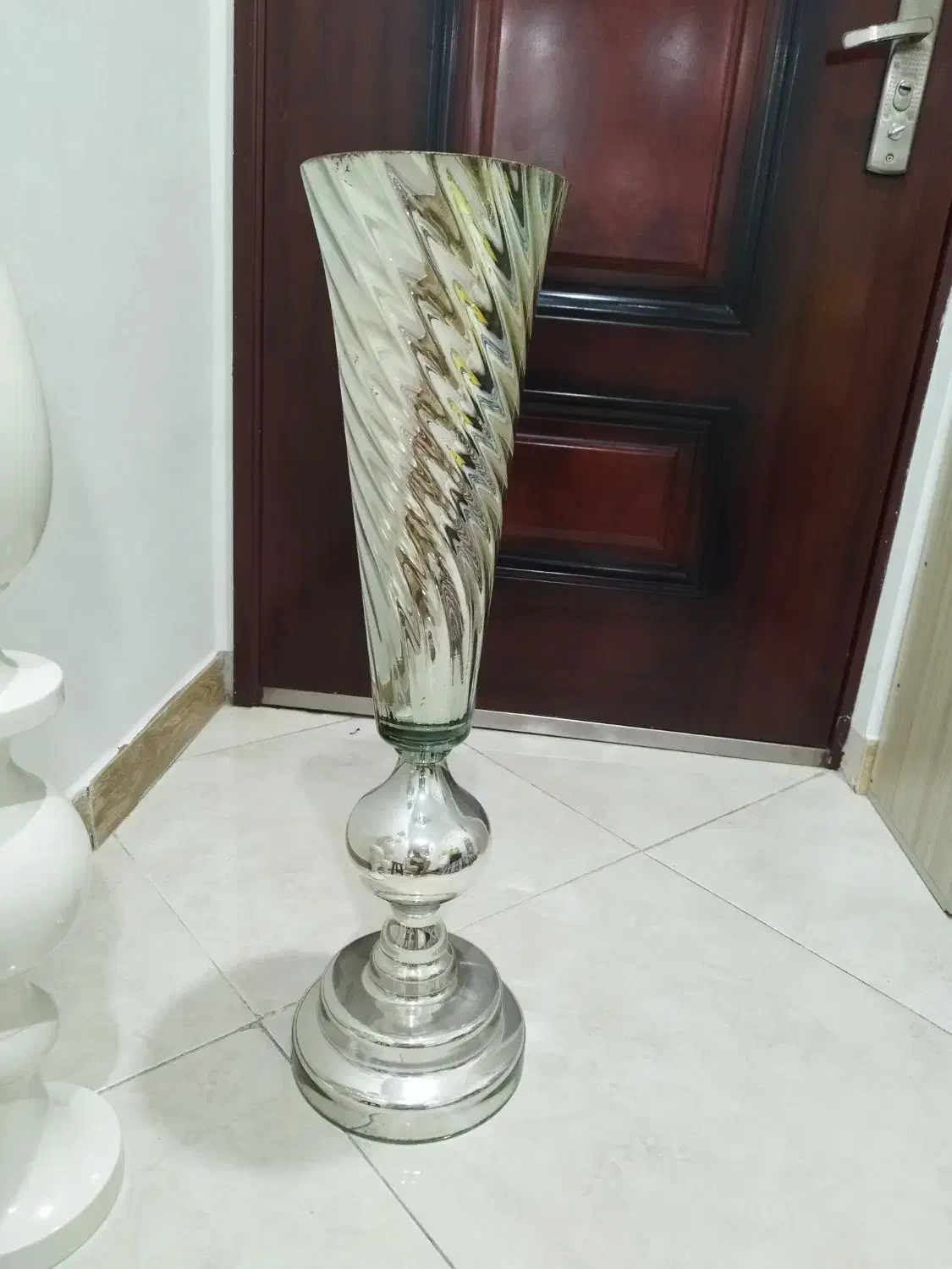 گلدان شیشه ای|گل و گیاه طبیعی|کرج, باغستان|دیوار