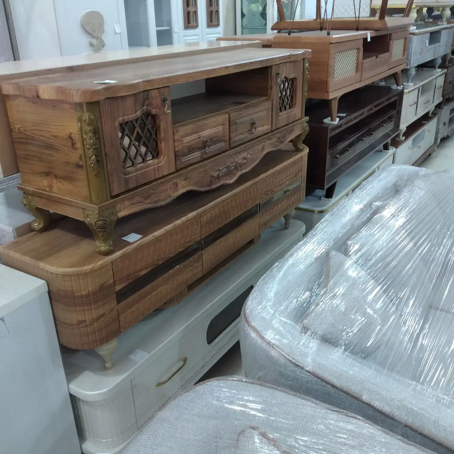 انواع میز تلویزیون در اندازه مختلف و مدل های زیبا|میز تلویزیون|آبسرد, |دیوار