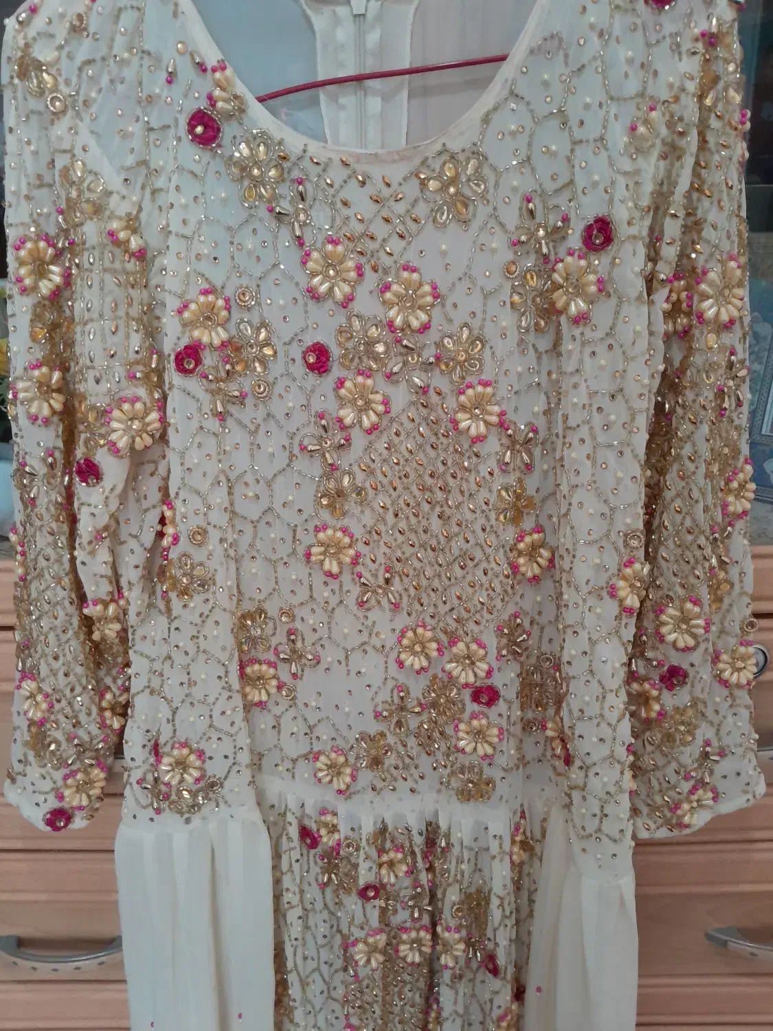 لباس سقزی در حد نو|لباس|قروه, |دیوار