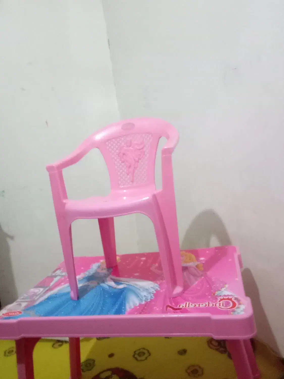 میز وصندلی|تخت و صندلی بچه|لاهیجان, لیل|دیوار