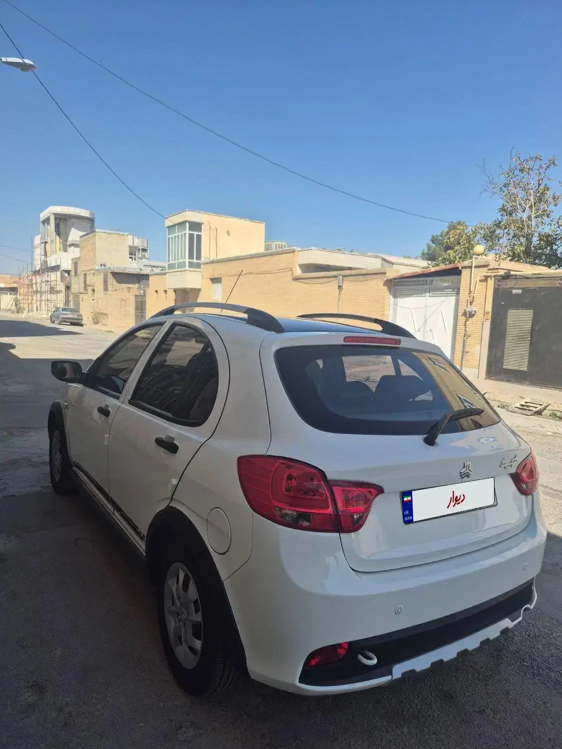 کوییک آر سفید مشکی|خودرو سواری و وانت|آباده, |دیوار