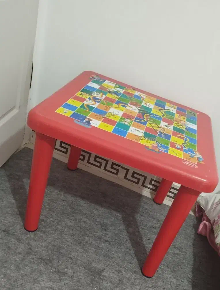 میز بچه گانه|تخت و صندلی بچه|هشتگرد, فاز ۷ مهستان|دیوار