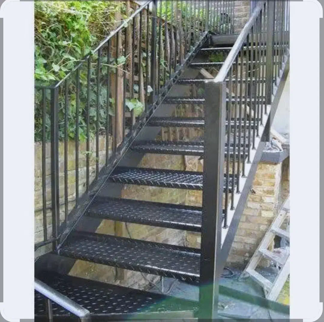 اکیپ تخصصی انواع پله های فلزی|خدمات پیشه و مهارت|امیرکلا, |دیوار