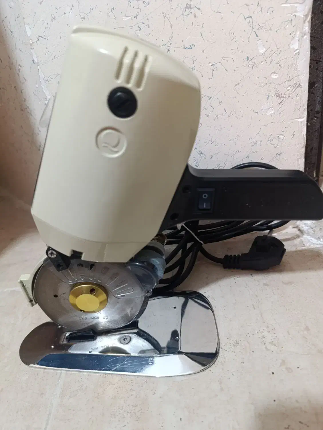 قیچی برقی اُکتا و میز برش|لوازم خیاطی و بافتنی|بندرعباس, |دیوار