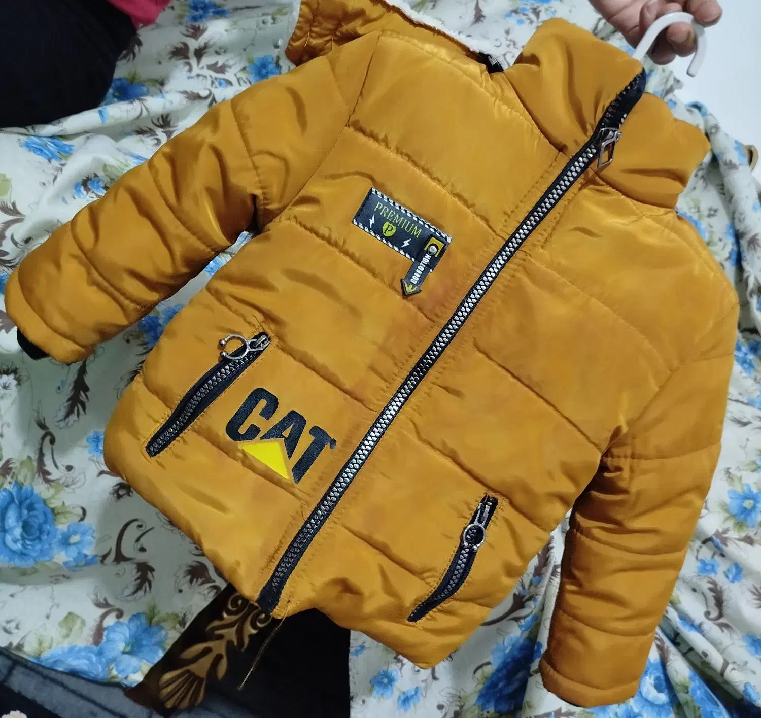 کاپشن بچگانه|کفش و لباس بچه|قم, قلعه کامکار|دیوار