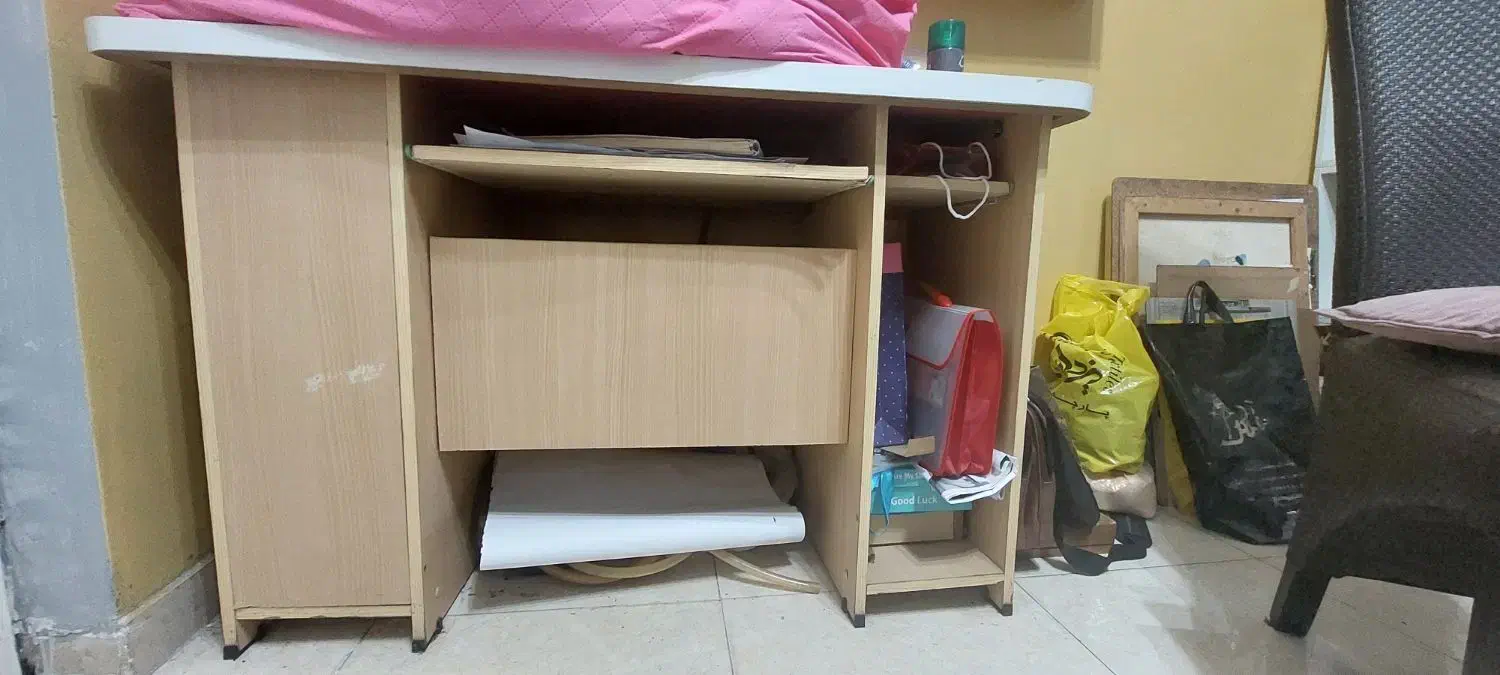 میز کامپیوتر کاملا سالم|میز تحریر و کامپیوتر|رشت, ساغری سازان|دیوار