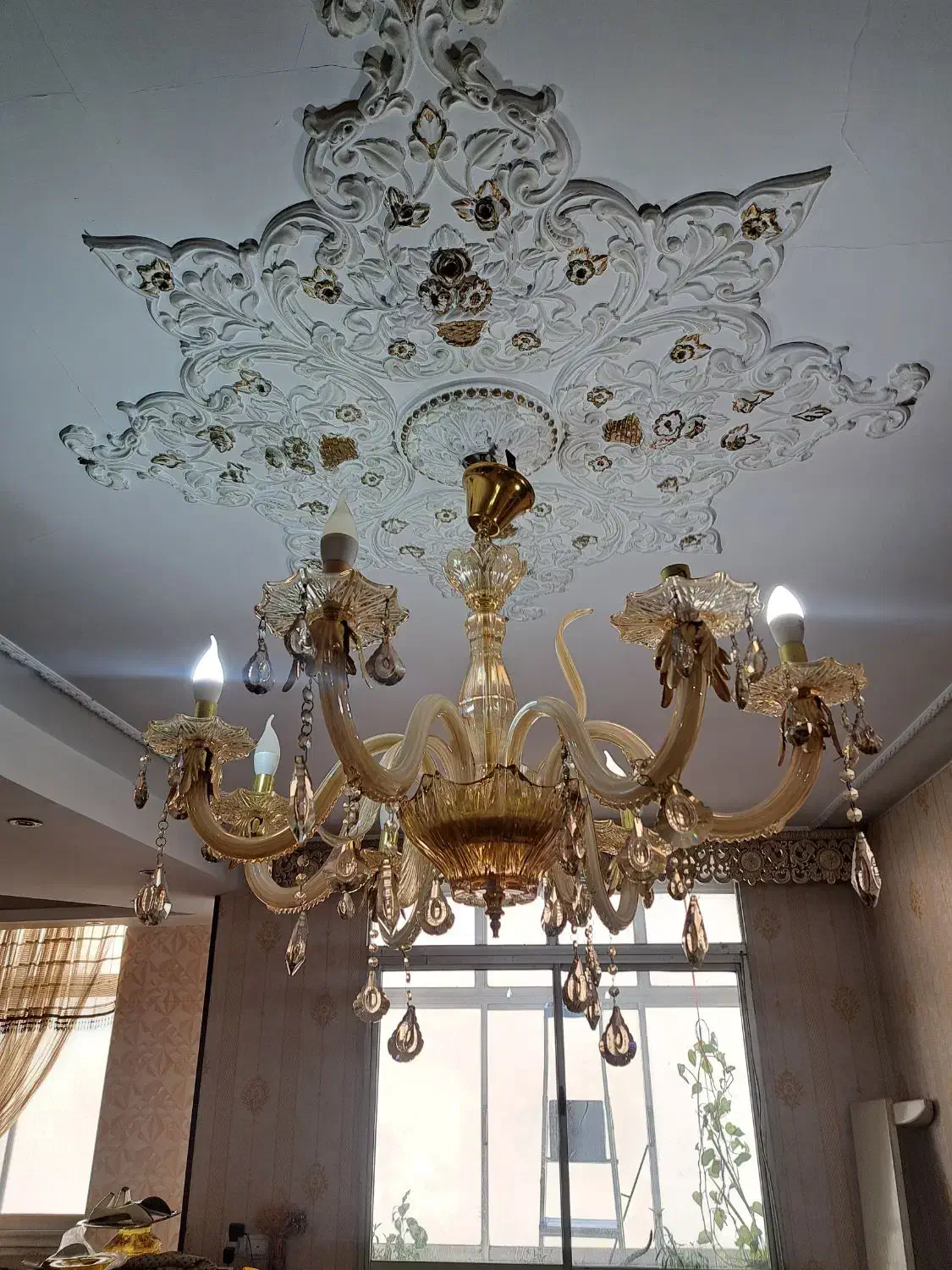 ۲عدد لوستر ۸ شاخه و یک عدد ۱۸ شاخه|لوستر و چراغ آویز|تهران, نیروی هوایی (پیروزی)|دیوار