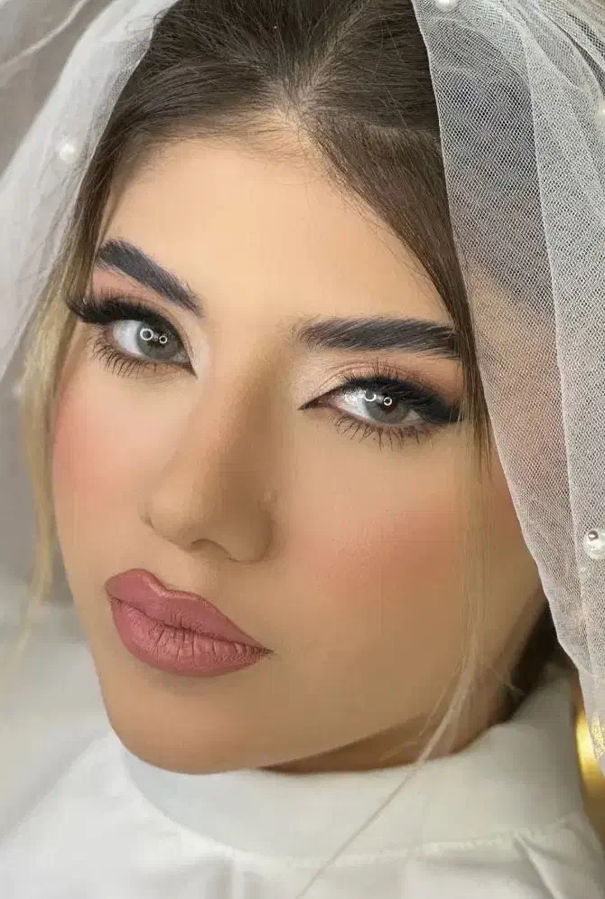 آموزش و خدمات تخصصی میکاپ و شینیون|خدمات آرایشگری و زیبایی|زابل, |دیوار