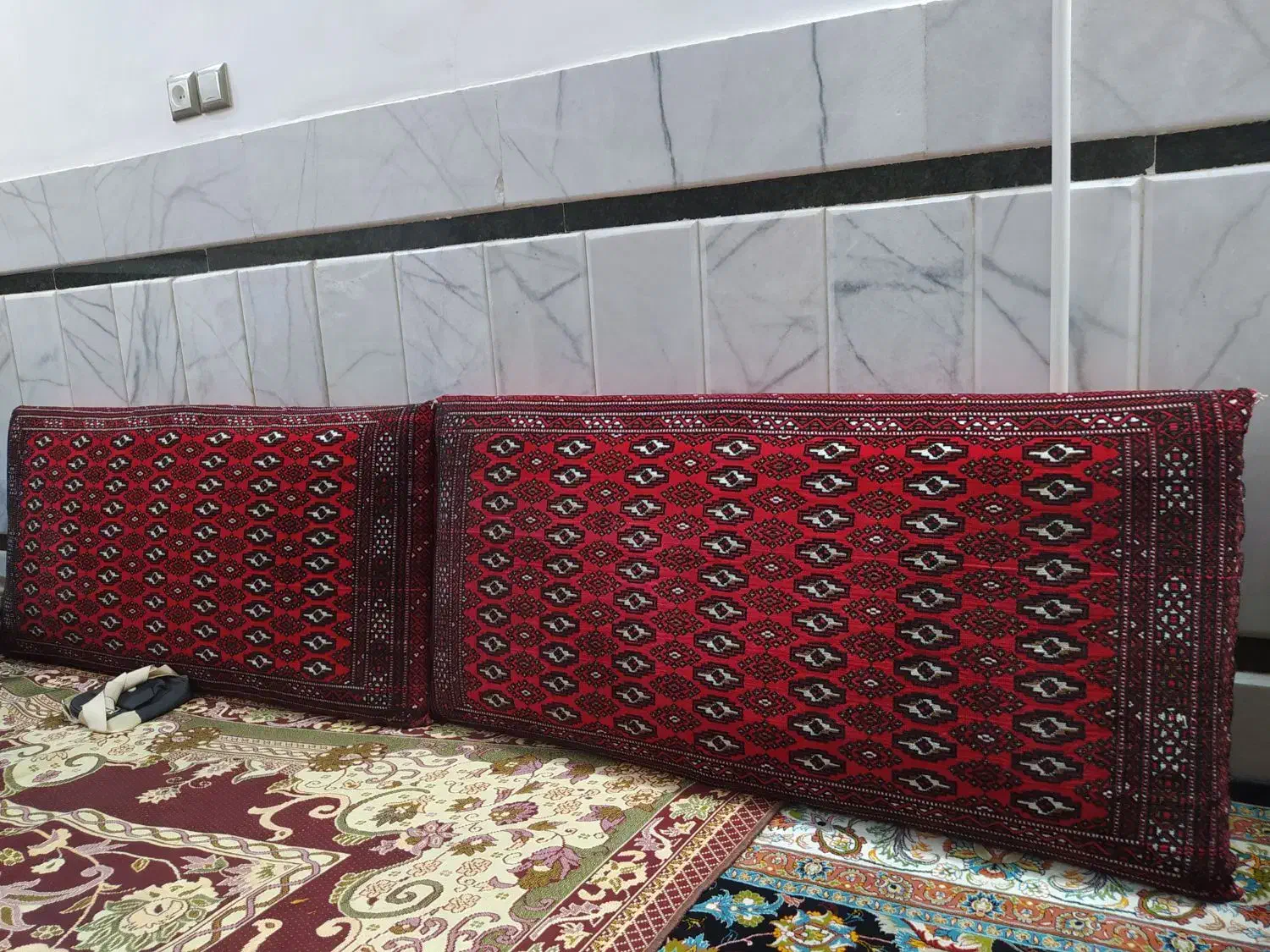 پشتی قرمز|پشتی|زاهدان, |دیوار